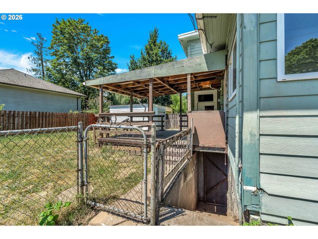 8906 N WILLAMETTE Blvd, Portland, OR 97203