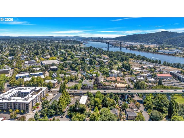 8906 N WILLAMETTE Blvd, Portland, OR 97203