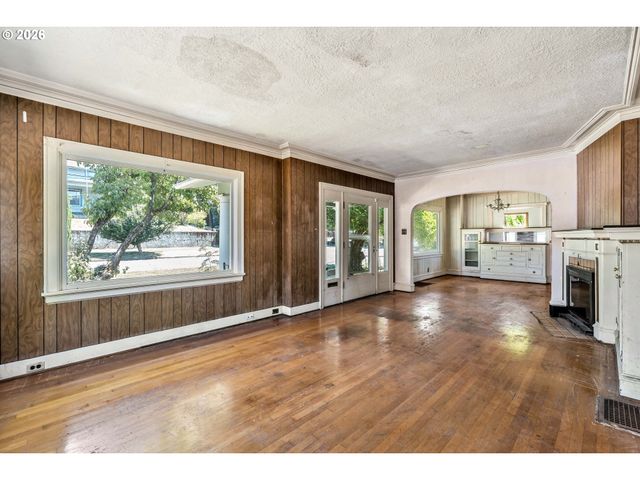 8906 N WILLAMETTE Blvd, Portland, OR 97203