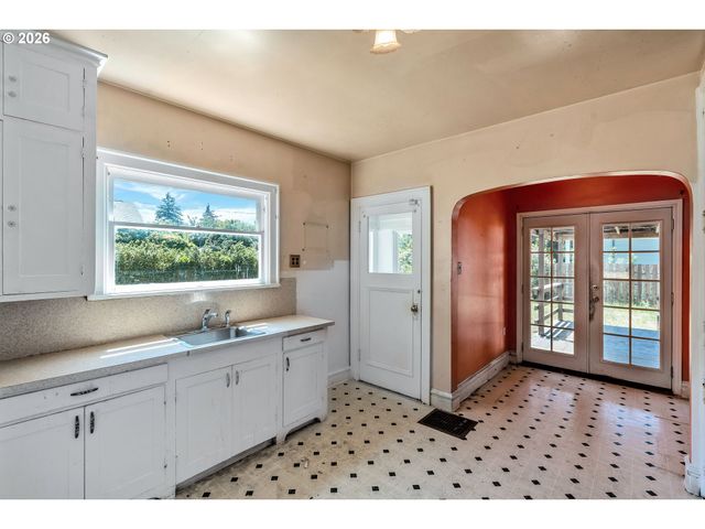 8906 N WILLAMETTE Blvd, Portland, OR 97203