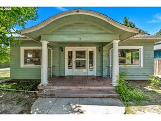 8906 N WILLAMETTE Blvd, Portland, OR 97203