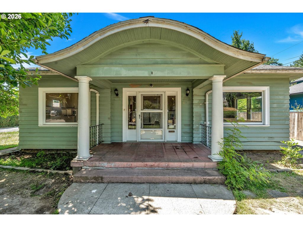 8906 N WILLAMETTE Blvd, Portland, OR 97203