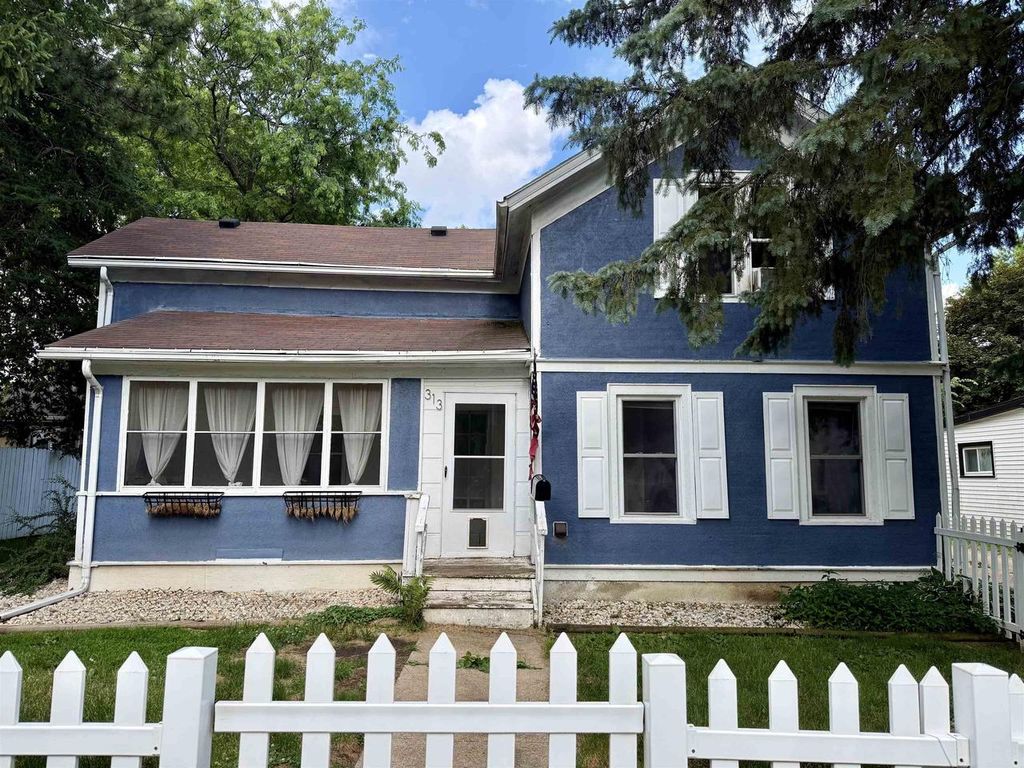 313 Pleasant Street, Clinton, WI 53525