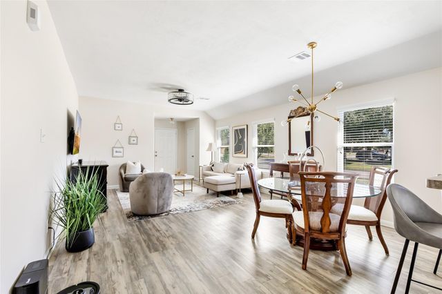 3118 This Way, Kingwood, TX 77339