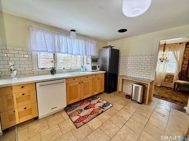 142 Washington Road, Woodbury, CT 06798