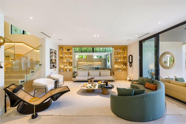 707 NE 77th St, Miami, FL 33138