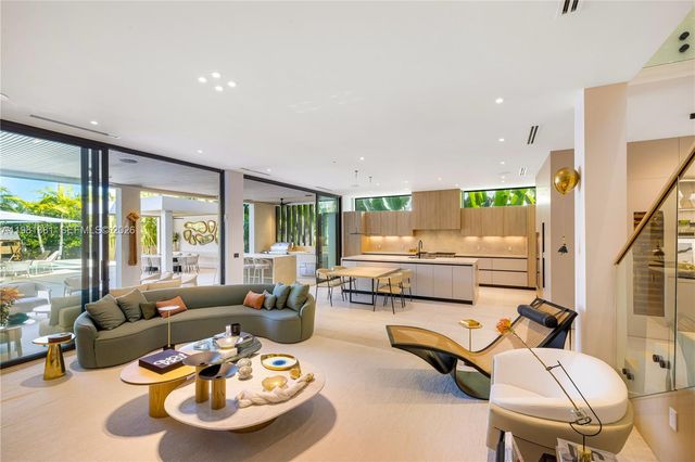 707 NE 77th St, Miami, FL 33138