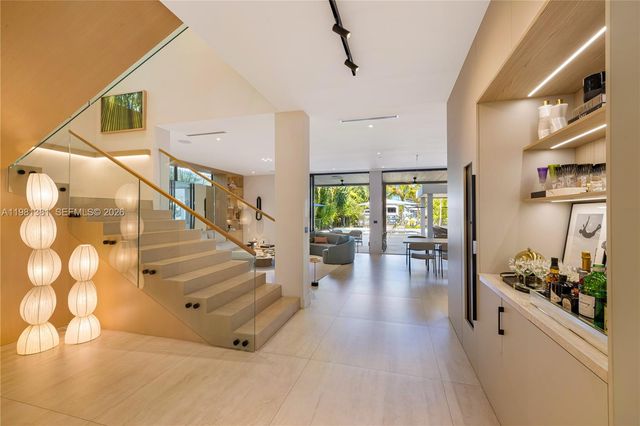 707 NE 77th St, Miami, FL 33138