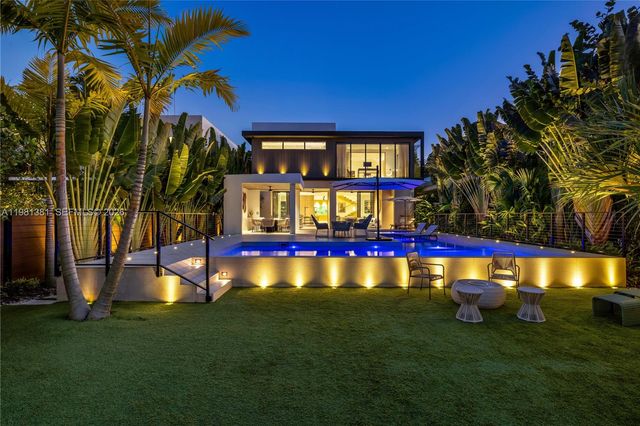 707 NE 77th St, Miami, FL 33138