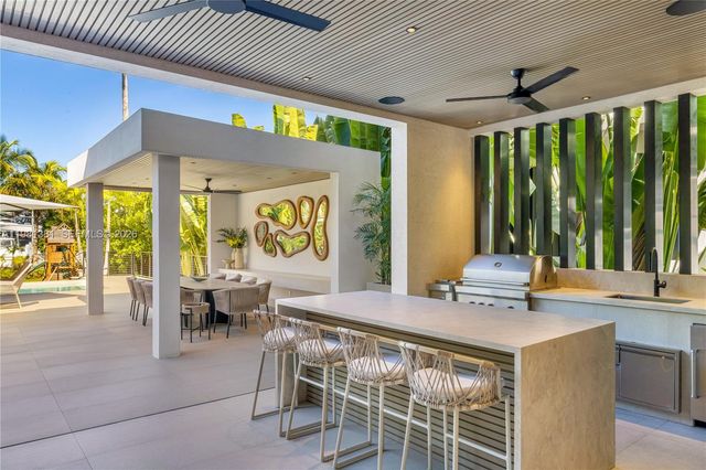 707 NE 77th St, Miami, FL 33138