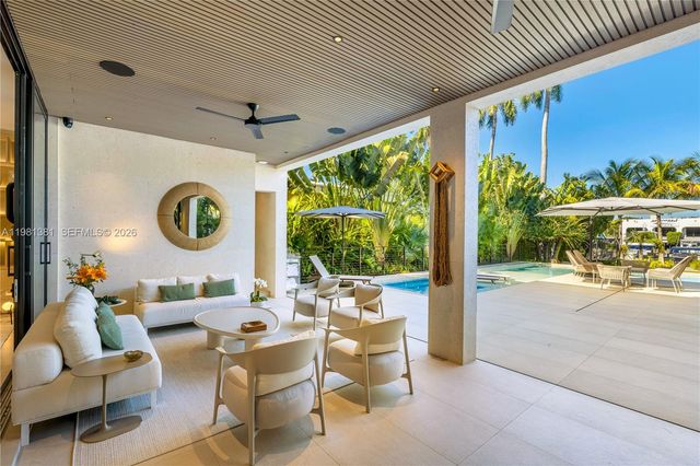 707 NE 77th St, Miami, FL 33138