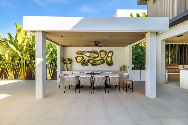 707 NE 77th St, Miami, FL 33138