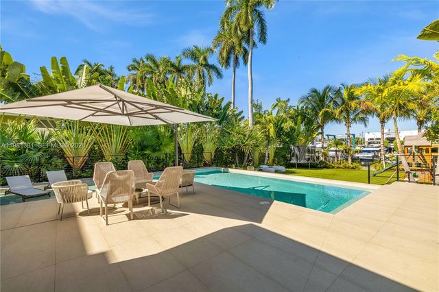 707 NE 77th St, Miami, FL 33138