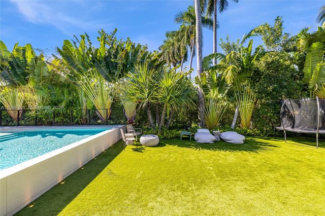 707 NE 77th St, Miami, FL 33138