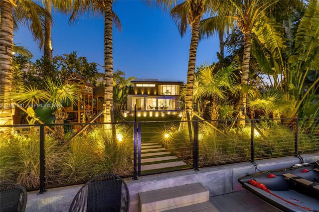 707 NE 77th St, Miami, FL 33138