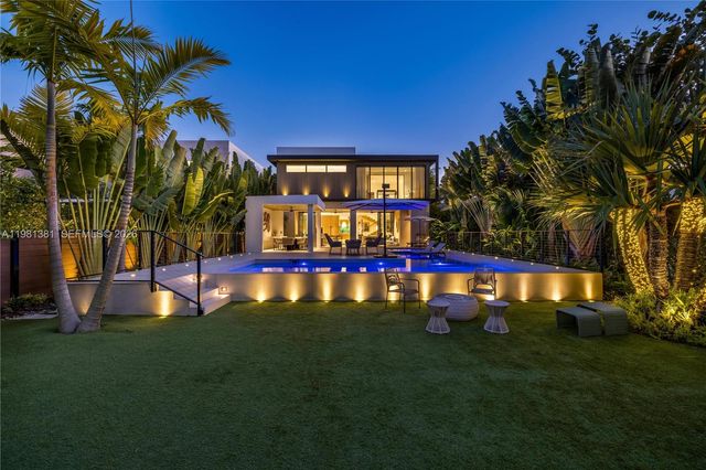 707 NE 77th St, Miami, FL 33138