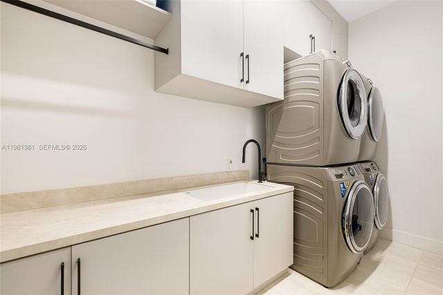 707 NE 77th St, Miami, FL 33138