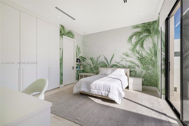 707 NE 77th St, Miami, FL 33138