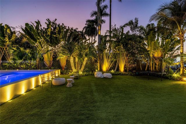 707 NE 77th St, Miami, FL 33138