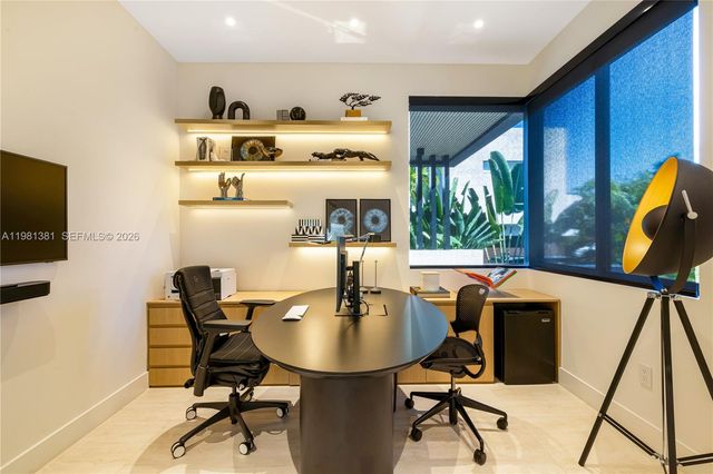 707 NE 77th St, Miami, FL 33138