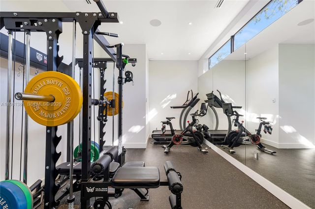 707 NE 77th St, Miami, FL 33138