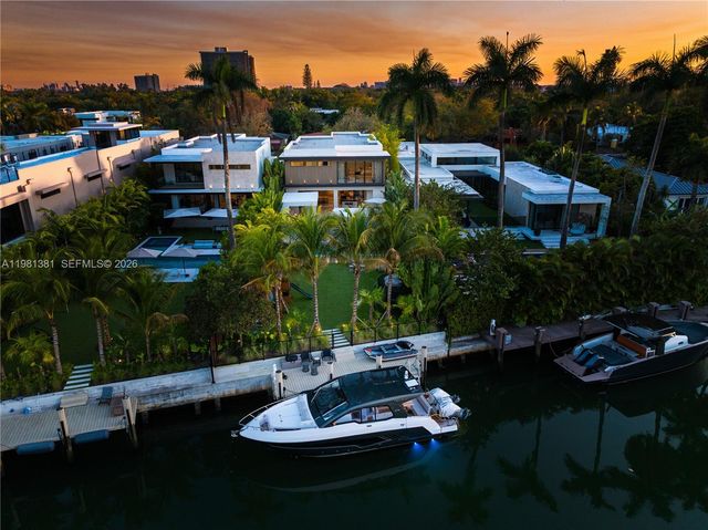 707 NE 77th St, Miami, FL 33138