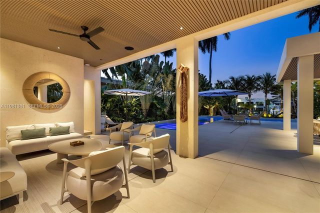 707 NE 77th St, Miami, FL 33138