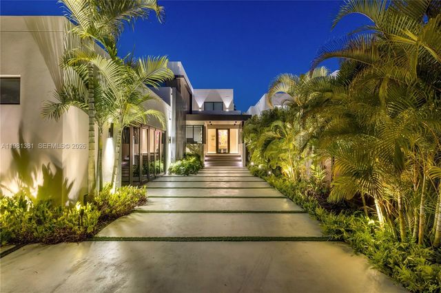 707 NE 77th St, Miami, FL 33138