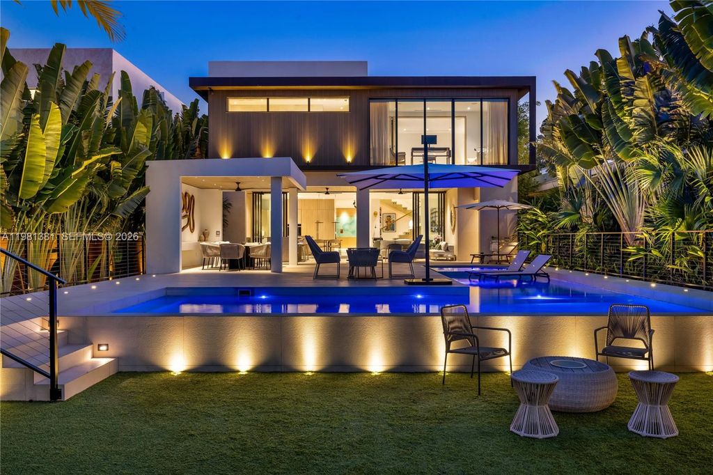 707 NE 77th St, Miami, FL 33138