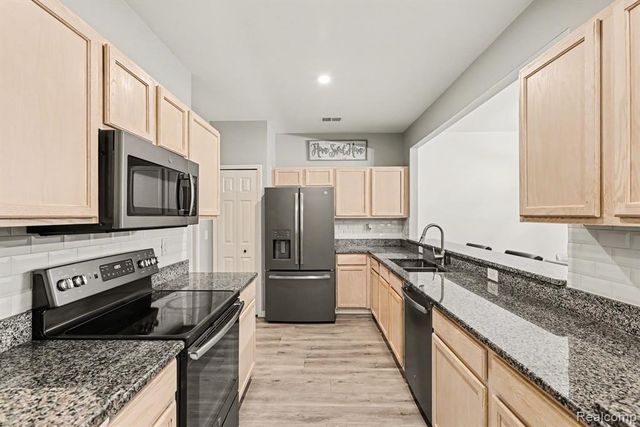 16413 Dominion Drive, Macomb, MI 48044