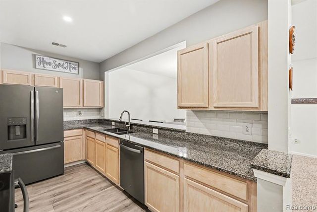 16413 Dominion Drive, Macomb, MI 48044