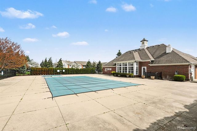 16413 Dominion Drive, Macomb, MI 48044