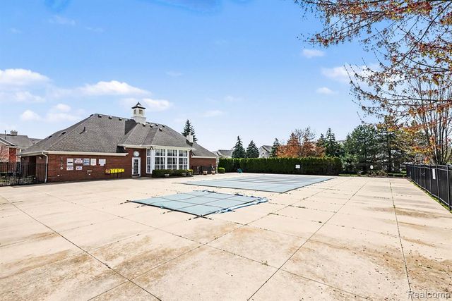 16413 Dominion Drive, Macomb, MI 48044