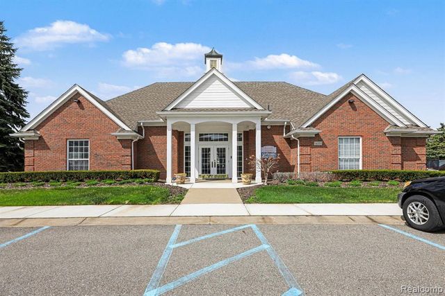 16413 Dominion Drive, Macomb, MI 48044