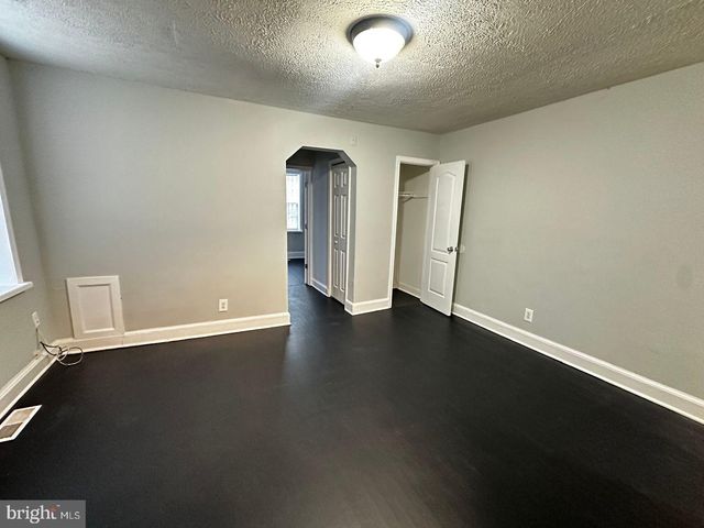 4632 HILLSIDE RD SE, Washington, DC 20019