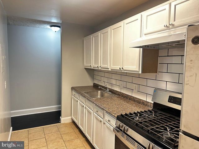 4632 HILLSIDE RD SE, Washington, DC 20019