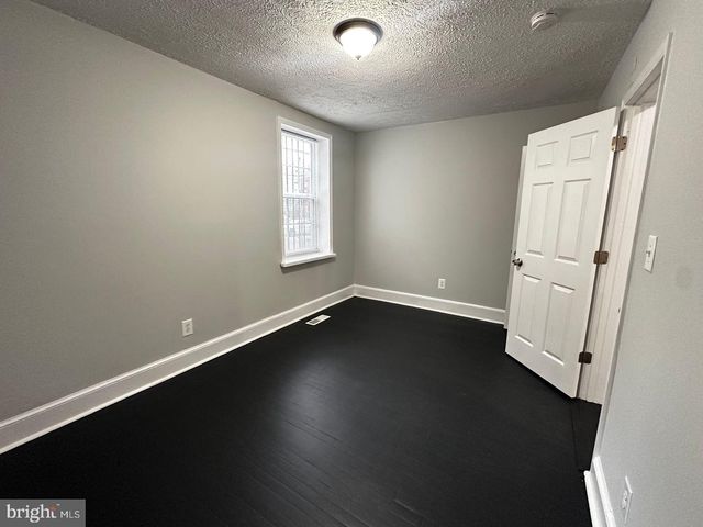 4632 HILLSIDE RD SE, Washington, DC 20019