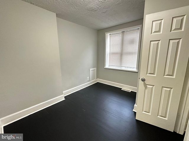 4632 HILLSIDE RD SE, Washington, DC 20019