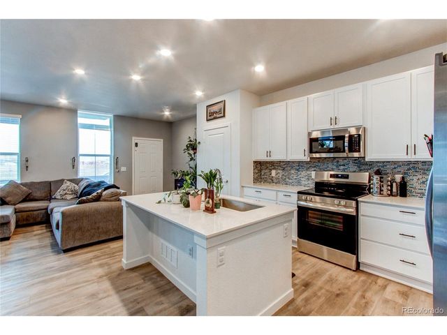 740 Cottonwood Ave, Bennett, CO 80102