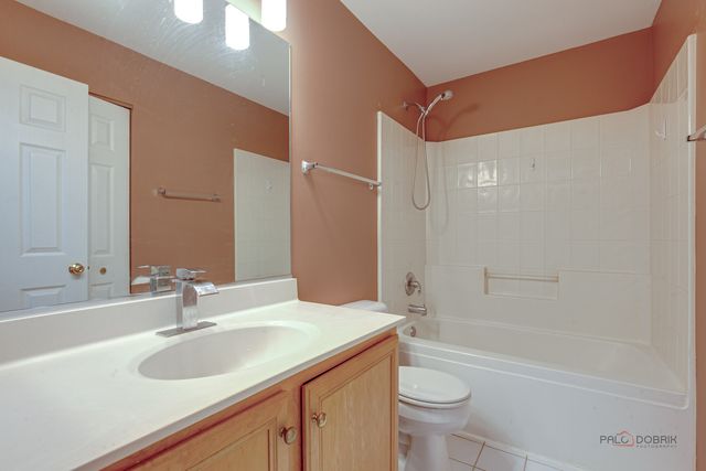 467 Pine Lake Circle, Vernon Hills, IL 60061