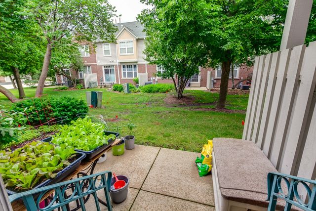 467 Pine Lake Circle, Vernon Hills, IL 60061