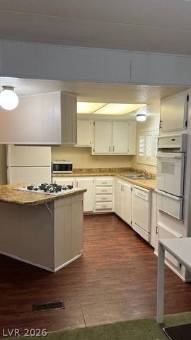 312 Sir Jeffery Street, Las Vegas, NV 89110