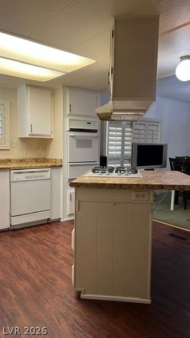 312 Sir Jeffery Street, Las Vegas, NV 89110