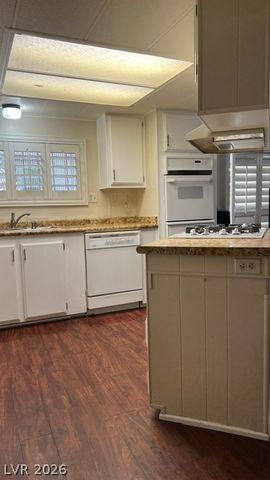 312 Sir Jeffery Street, Las Vegas, NV 89110