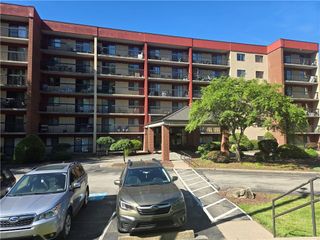 1987 Centurion Dr 301, Forest Hills Boro, PA 15221