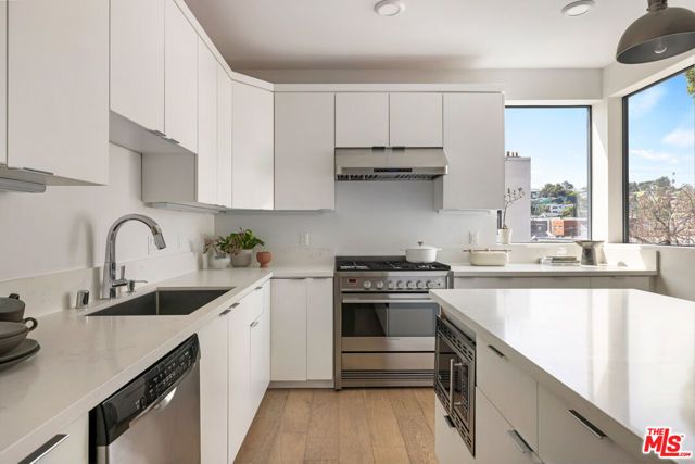 2152 Clifford Street, Los Angeles, CA 90026