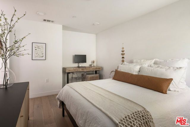 2152 Clifford Street, Los Angeles, CA 90026