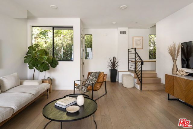 2152 Clifford Street, Los Angeles, CA 90026