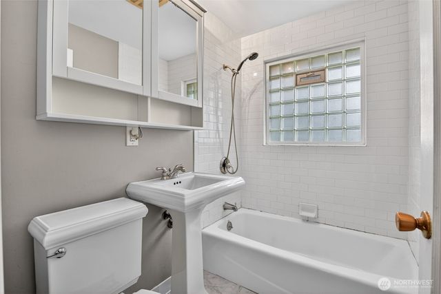 6522 38th Avenue NE, Seattle, WA 98115