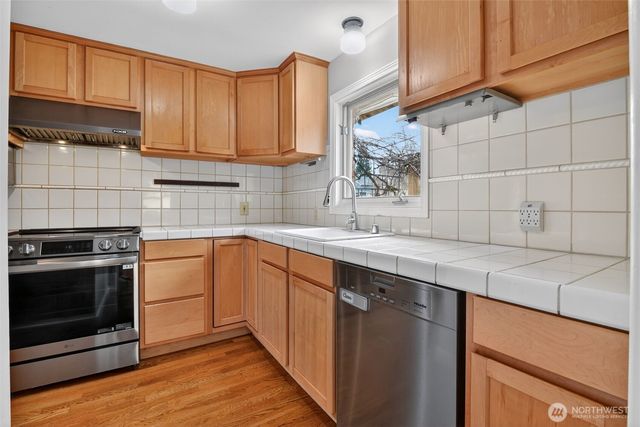 6522 38th Avenue NE, Seattle, WA 98115